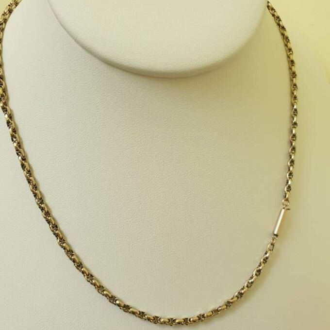 Antique Chain in 9ct Gold, 17 inches.