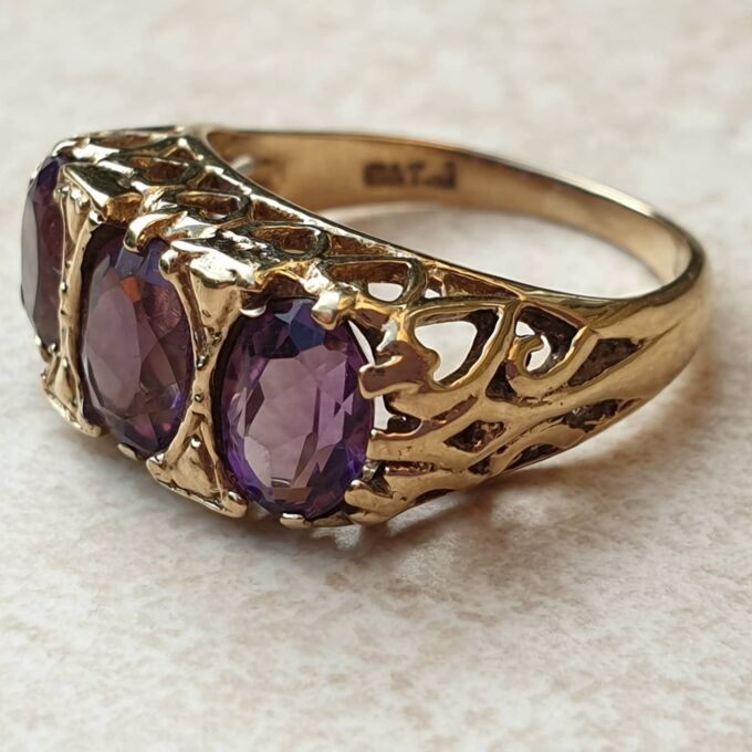 Amethyst Three Stone Ring I 9ct Gold, a UK J 1/2 or a US 5 1/4