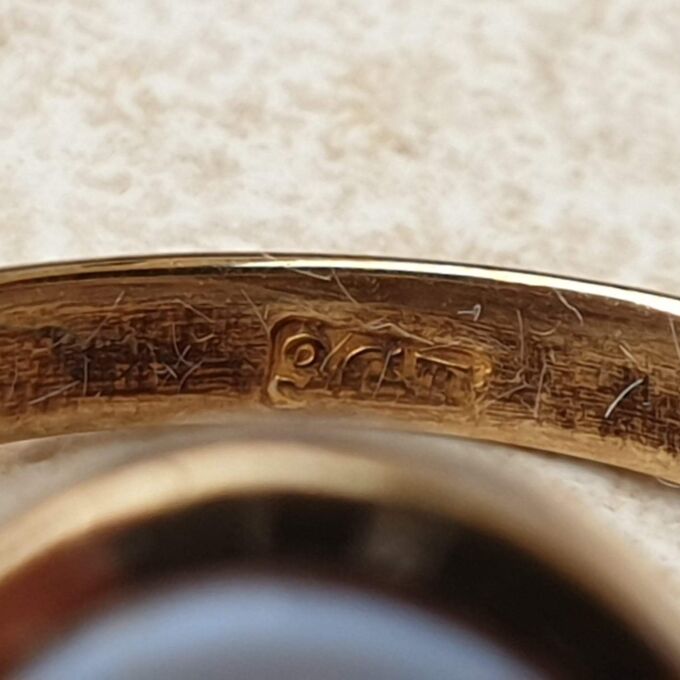 Sardonyx Solitaire Ring in 9ct Gold,  a UK P or a US 7 3/4.