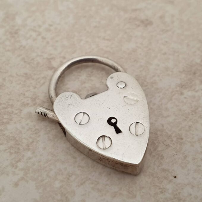 Vintage Plain Heart Padlock in Silver