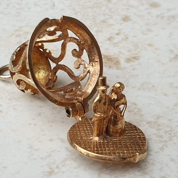 Wedding Bell Bride and Groom in 9ct Gold