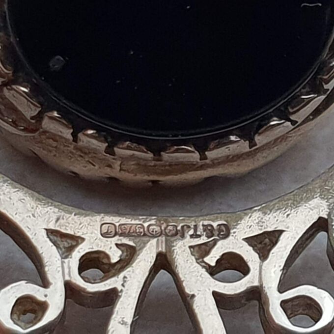 Three Stone Spinner Fob Pendant in 9ct Gold