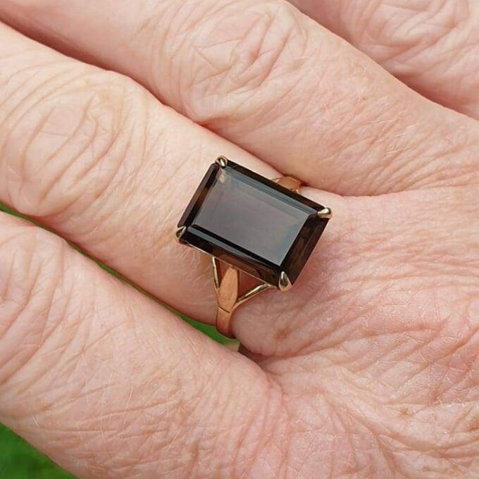 Smoky Quartz Ring in 9ct Gold.