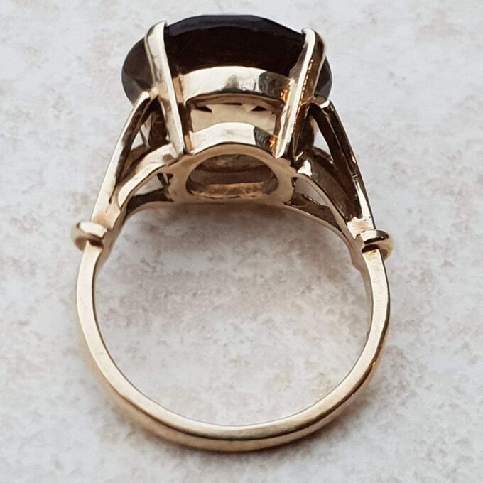 Large Citrine Solitaire Ring in 9ct Gold, a UK almost M 1/2 or a US 6 3/4.