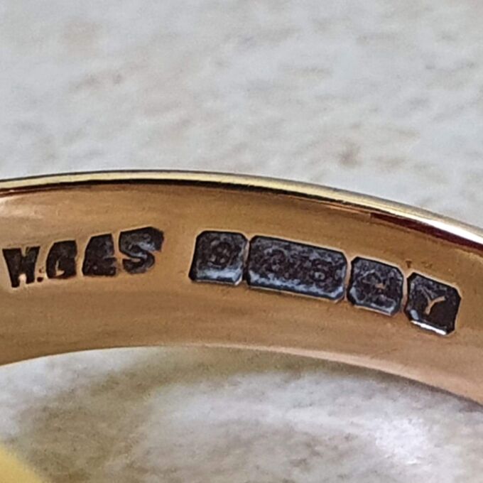 Heavyweight Carnelian Signet Ring in 9ct Gold.