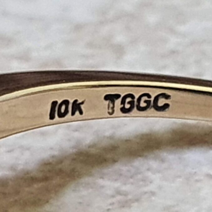 Simple Opal Solitaire Ring in 9ct Gold.