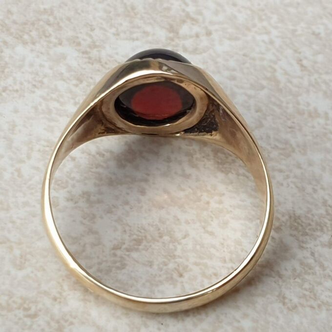 Garnet Cabochon Signet Ring in 9ct Gold,  a UK J 1/2 or a US 5 1/2.
