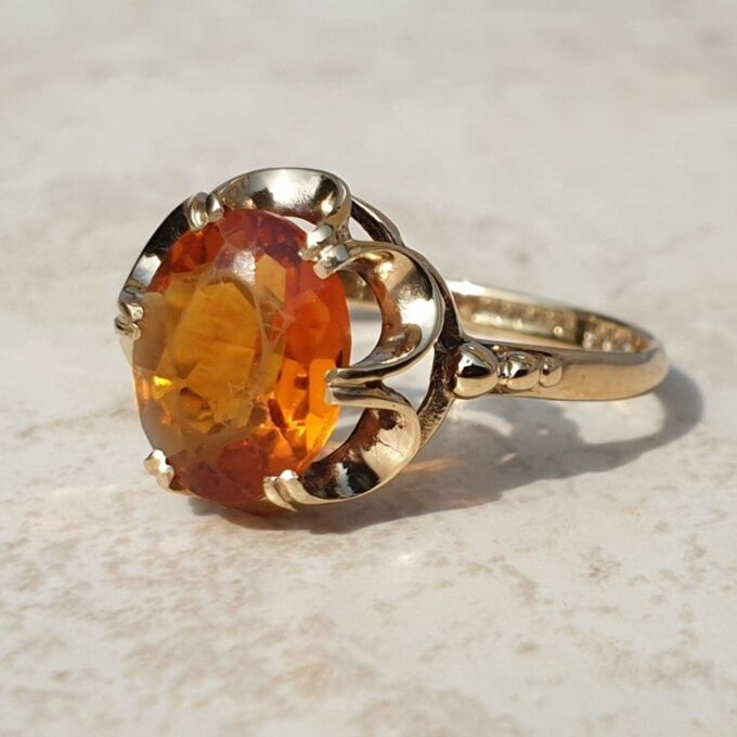 Madeira Citrine Oval Solitaire Ring in 9ct Gold,  a UK P 1/2 or a US 8.