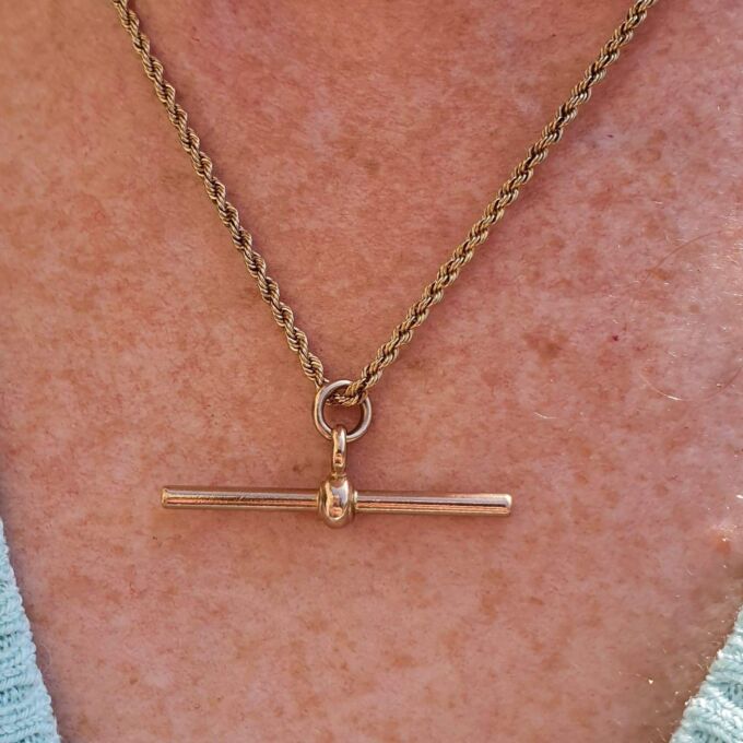 Plain Classic T Bar in 9ct Gold