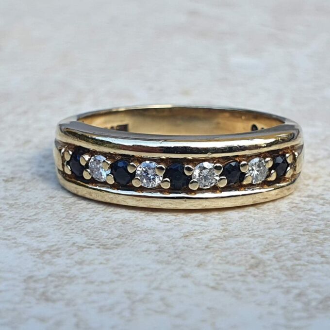 Sapphire & Diamond Ring in 9ct Gold, a UK