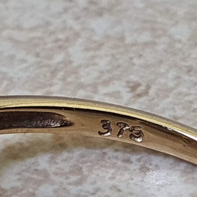 Unusual Topaz Ring in 9ct Gold, a UK M 1/2 or a US 6 3/4