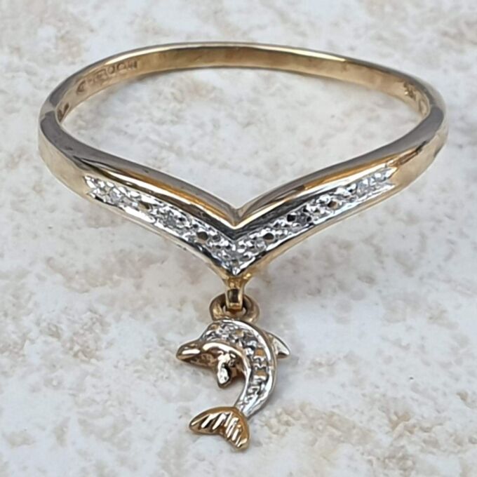 Wishbone Chevron Ring with Dolphin Charm in 9ct Gold.