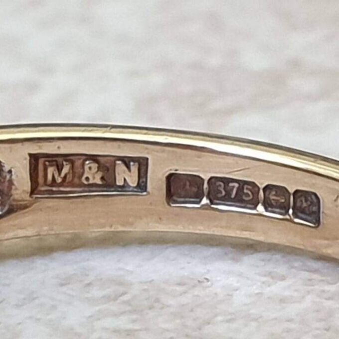 Graduating Dome Ring in 9ct gold, a UK L or a US 5 3/4