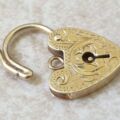 Zig Zag Engraved Heart Padlock in 9ct Gold