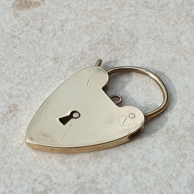 Oversized Heart Padlock in 9ct Gold