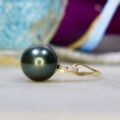 Faux Black Pearl Ring in 9ct gold.