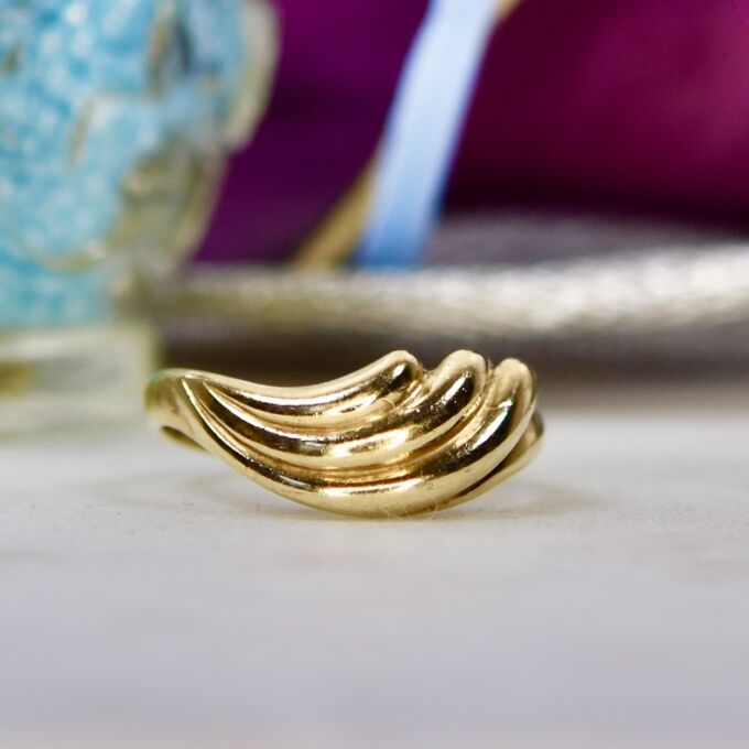 Wave Design Ring in 9ct Gold.