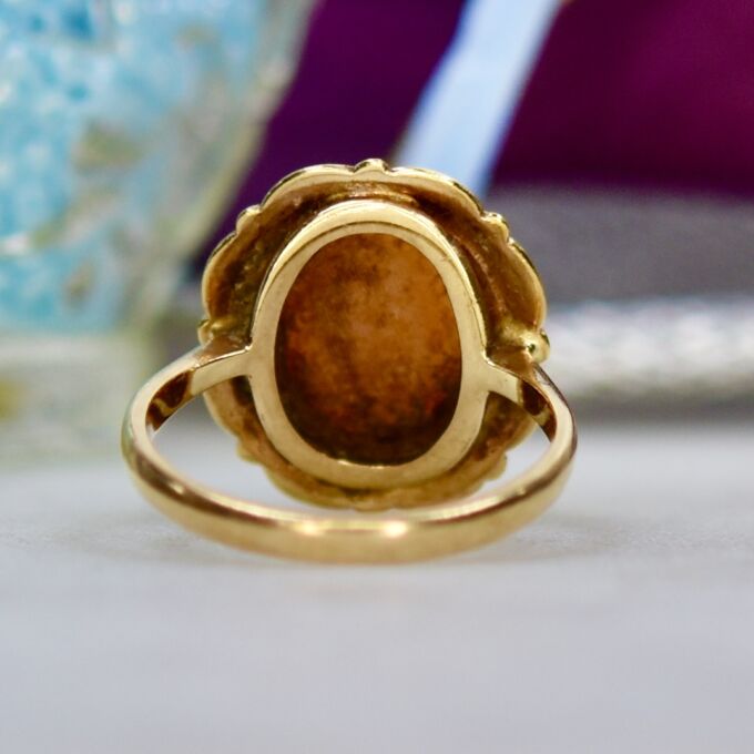 Cameo Ring in 9ct Gold.
