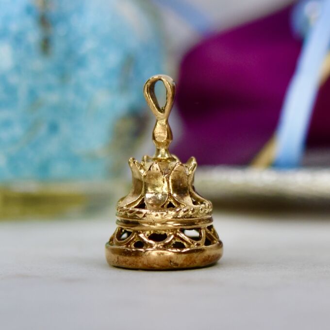 Ornate Onyx Intaglio Fob Pendant in 9ct Gold.