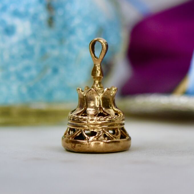 Ornate Onyx Intaglio Fob Pendant in 9ct Gold.