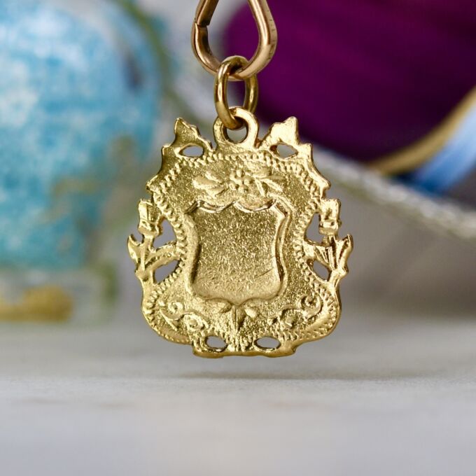 Ornate Shield Medallion in 9ct Gold.