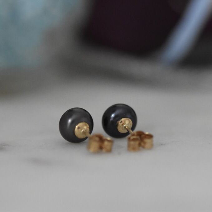 Black Pearl Stud Earrings in 9ct Gold.