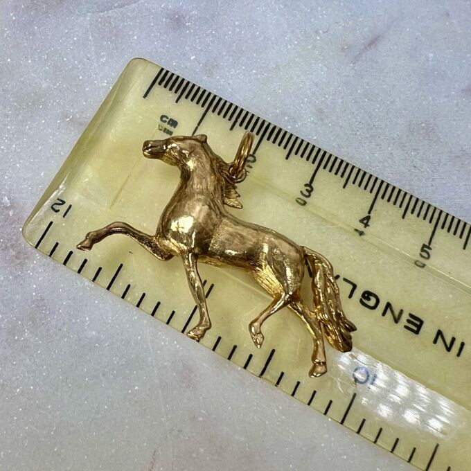 Horse Pendant in 9ct Gold.