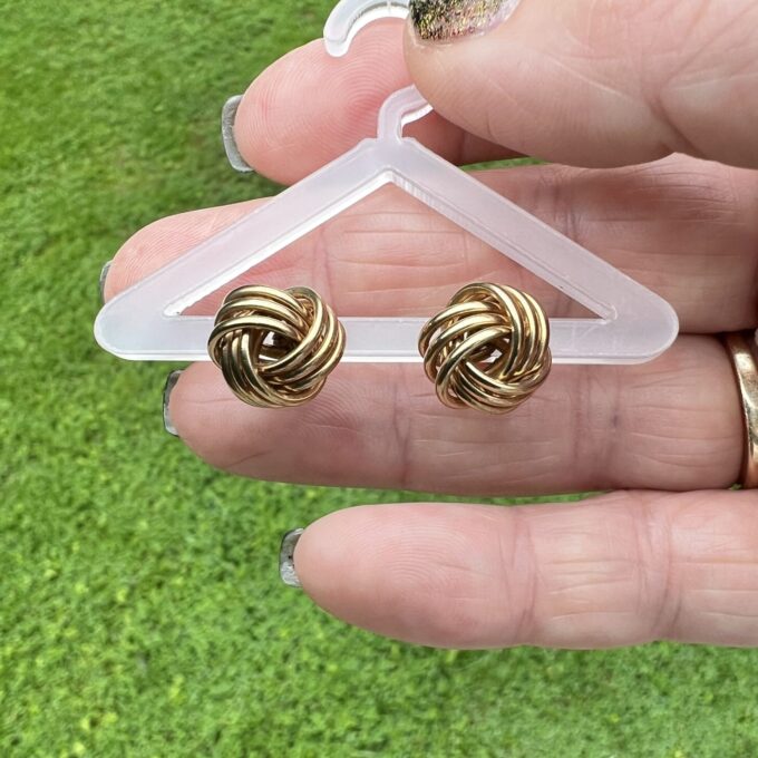 Knot Stud Earrings in 9ct Gold.