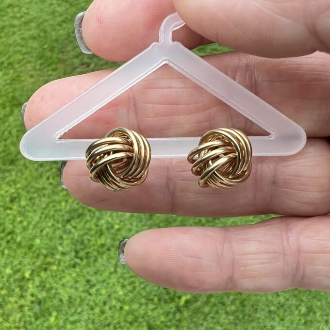 Knot Stud Earrings in 9ct Gold.