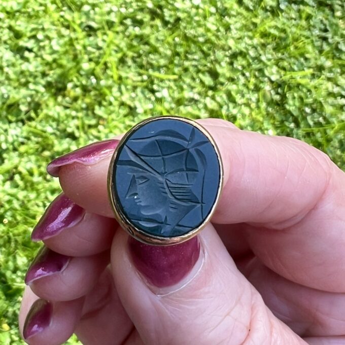 Ornate Onyx Intaglio Fob Pendant in 9ct Gold.