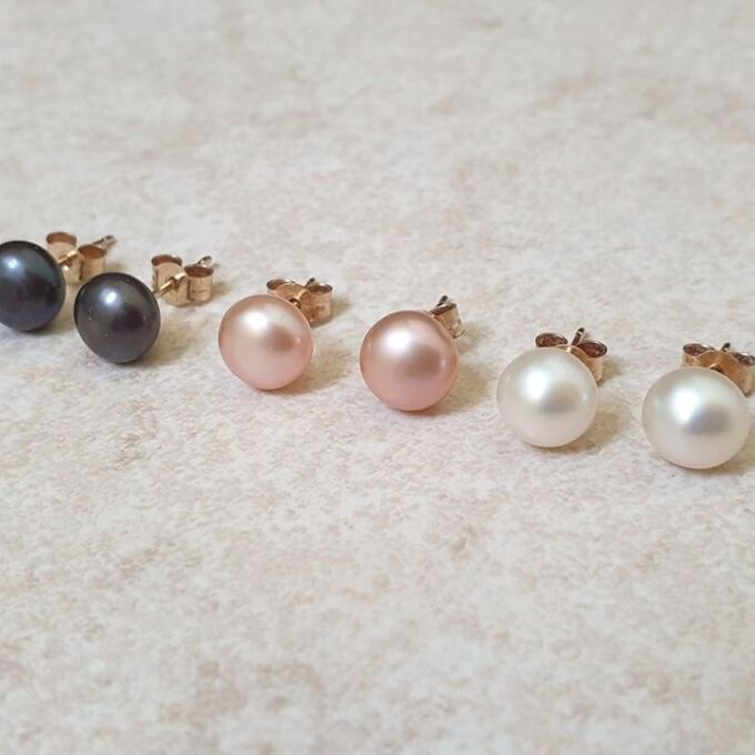 White Pearl Earrings in 9ct Gold.