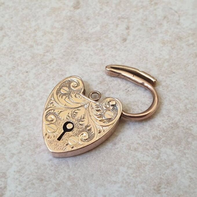 Heart Padlock in 9ct Gold