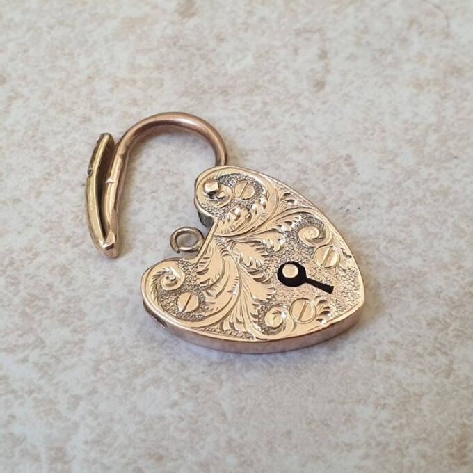 Heart Padlock in 9ct Gold