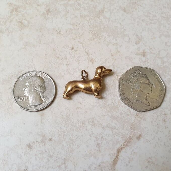 Delightful Dachshund Pendant in 9ct Gold