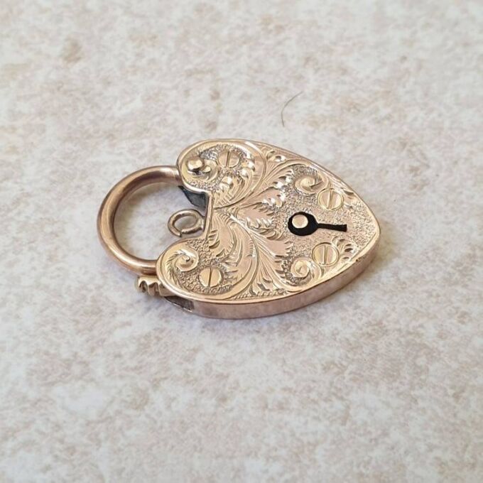 Heart Padlock in 9ct Gold