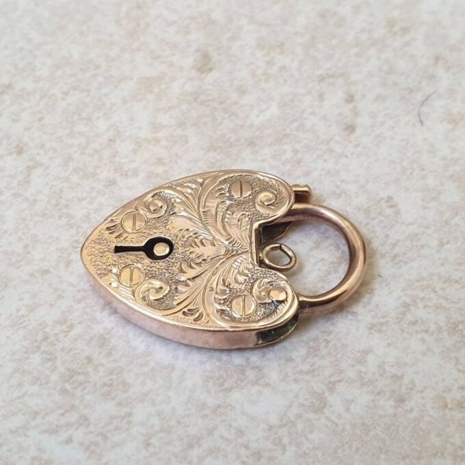 Heart Padlock in 9ct Gold