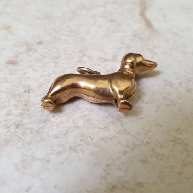 Delightful Dachshund Pendant in 9ct Gold