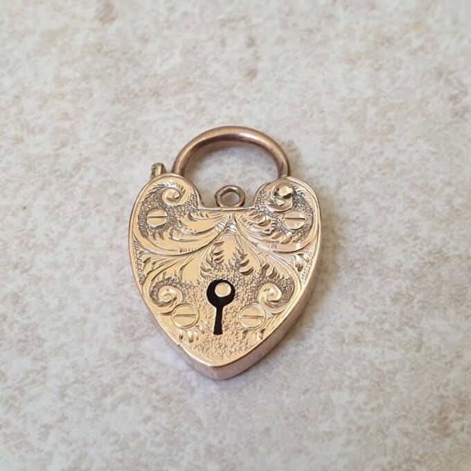 Heart Padlock in 9ct Gold