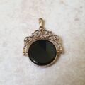 Carnelian and Onyx Spinning Pendant in 9ct Gold