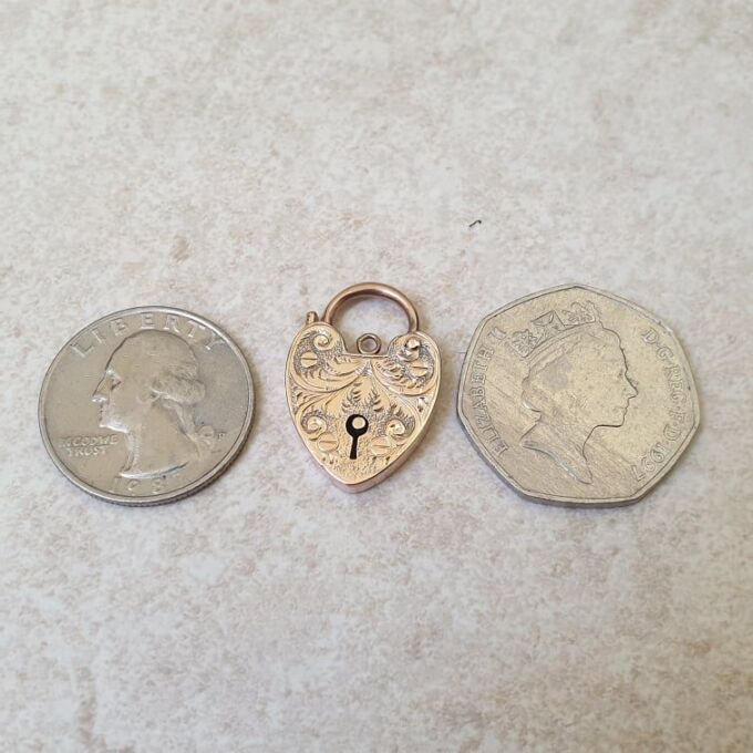 Heart Padlock in 9ct Gold