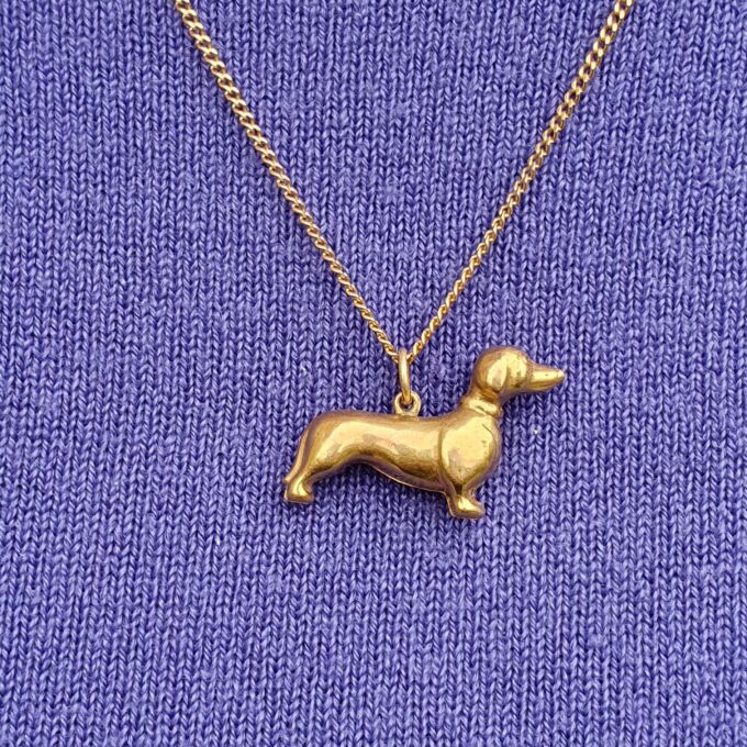 Delightful Dachshund Pendant in 9ct Gold