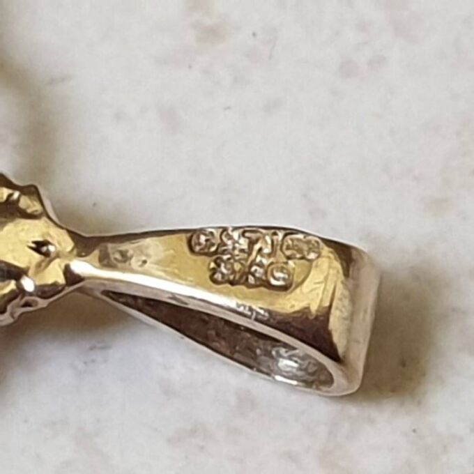 Carnelian and Onyx Spinning Pendant in 9ct Gold