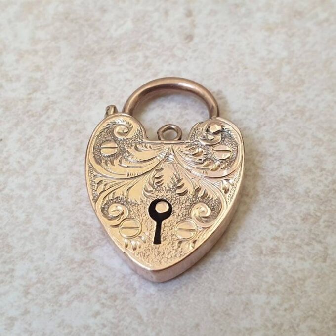 Heart Padlock in 9ct Gold