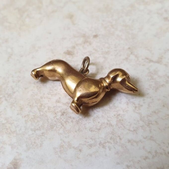 Delightful Dachshund Pendant in 9ct Gold