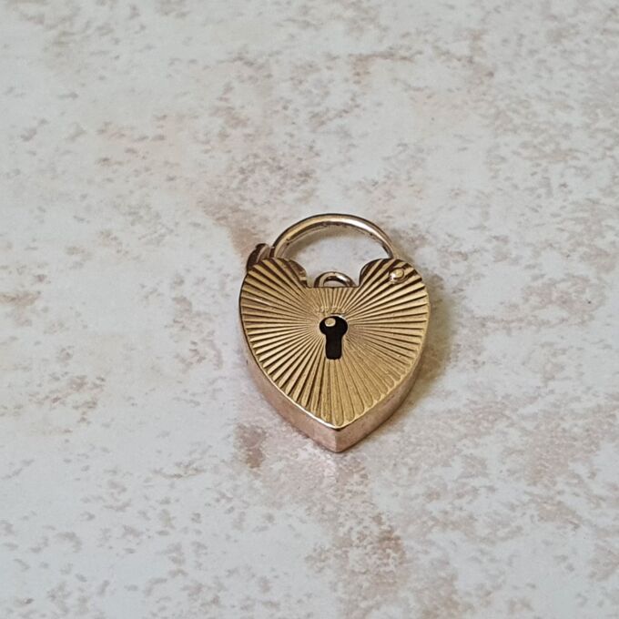 Sunburst Heart Pendant in 9ct Gold