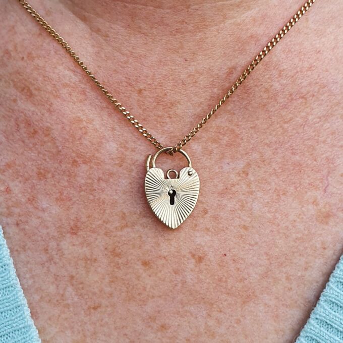 Sunburst Heart Pendant in 9ct Gold