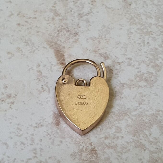 Sunburst Heart Pendant in 9ct Gold