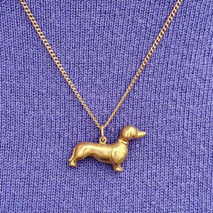 Delightful Dachshund Pendant in 9ct Gold