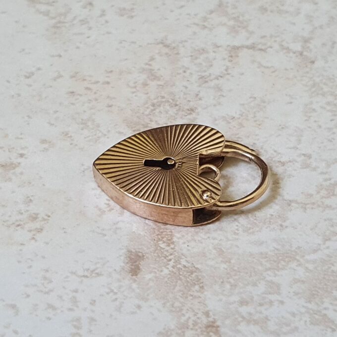 Sunburst Heart Pendant in 9ct Gold