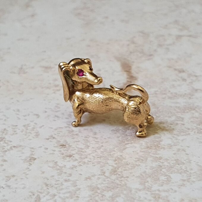 Small Dog Pendant in 9ct Gold